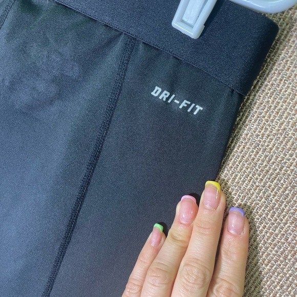 Nike Pro 🖤Womens Black Dri-Fit Capri, size Small
Excellent used condition 🖤 - Picture 5 of 6